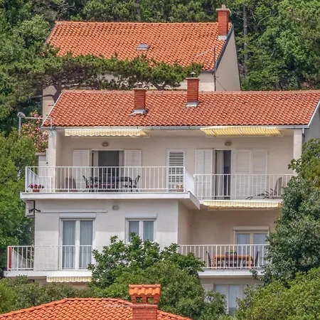 6 Bedroom Gorgeous In Semesterbostad *